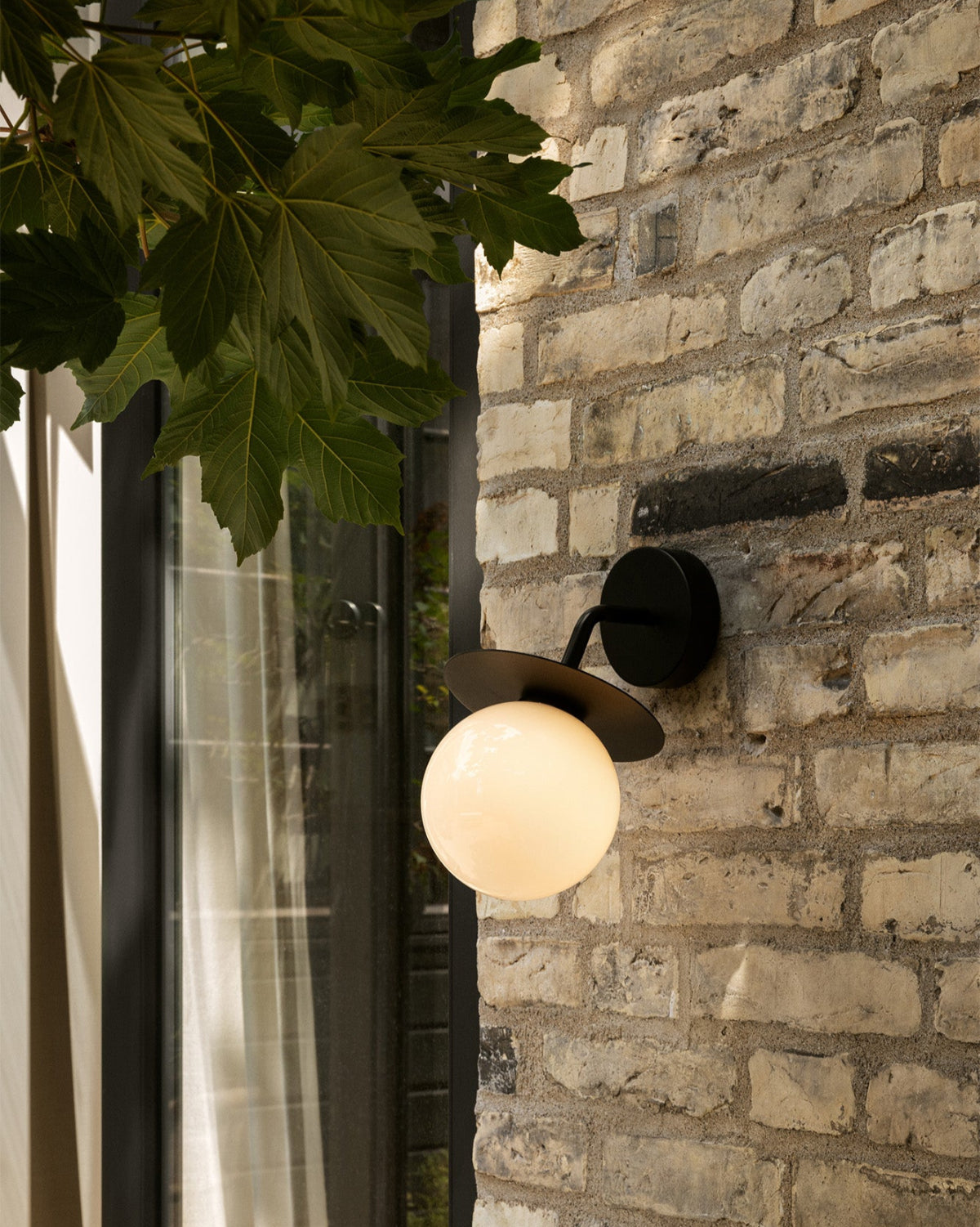 Liila Wall Outdoor, black / opal