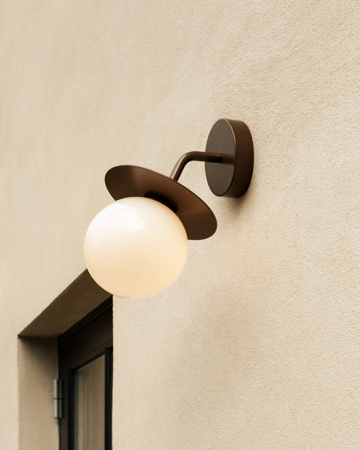 Liila Wall Outdoor, dark bronze / opal