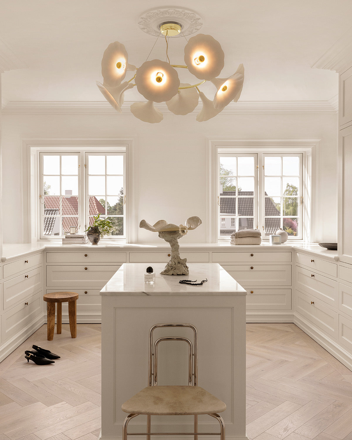 Petalii 10, white / polished brass